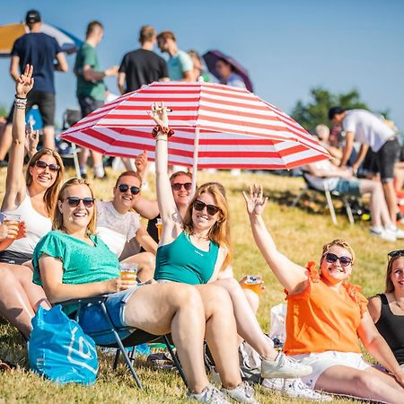 100 Jaar Tt Circuit Assen 2025 Glamping Incl Stroom Екстер'єр фото